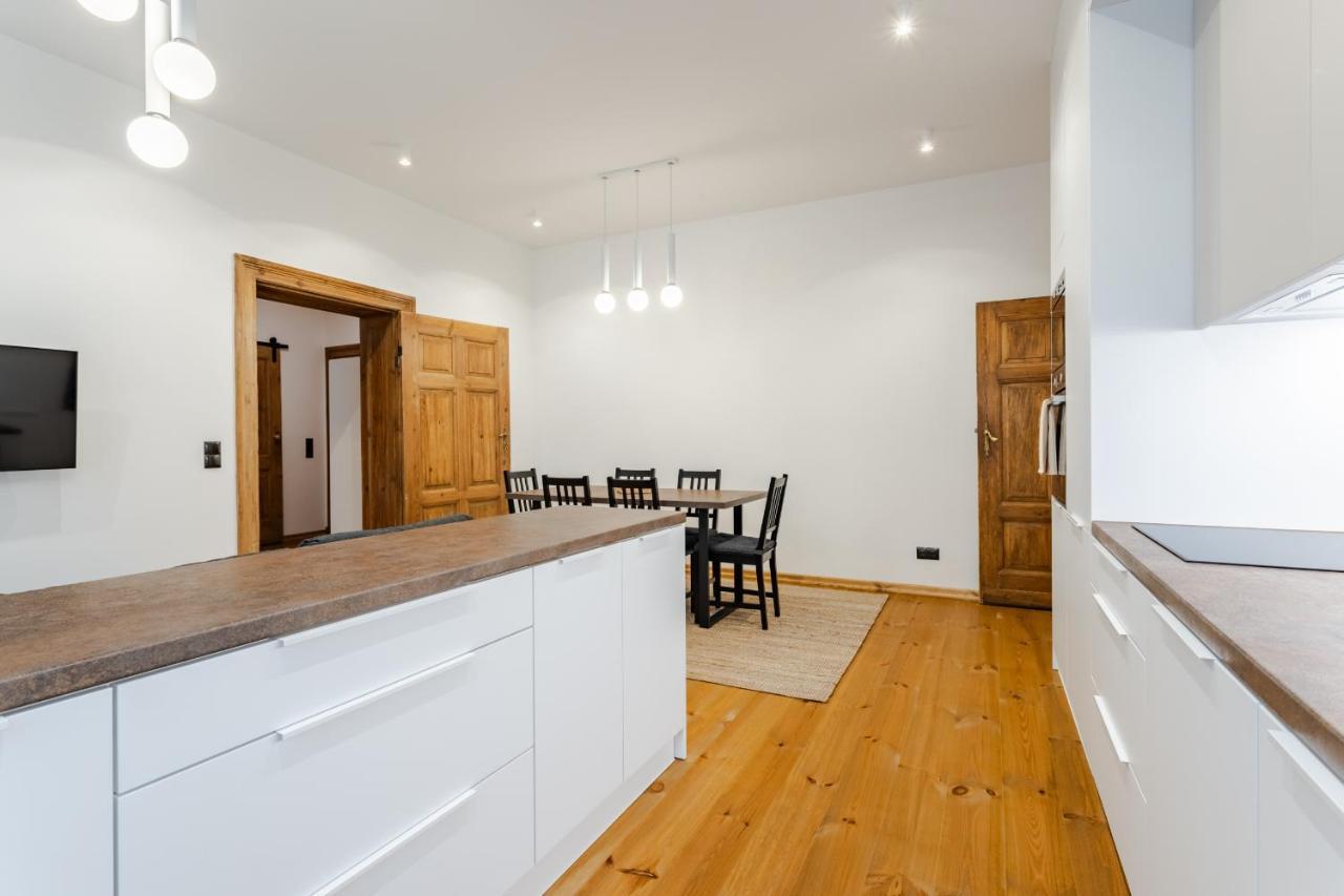 Two Bedroom Very Berry Apartment In Poznan With Desk By Noclegi Renters Exteriér fotografie