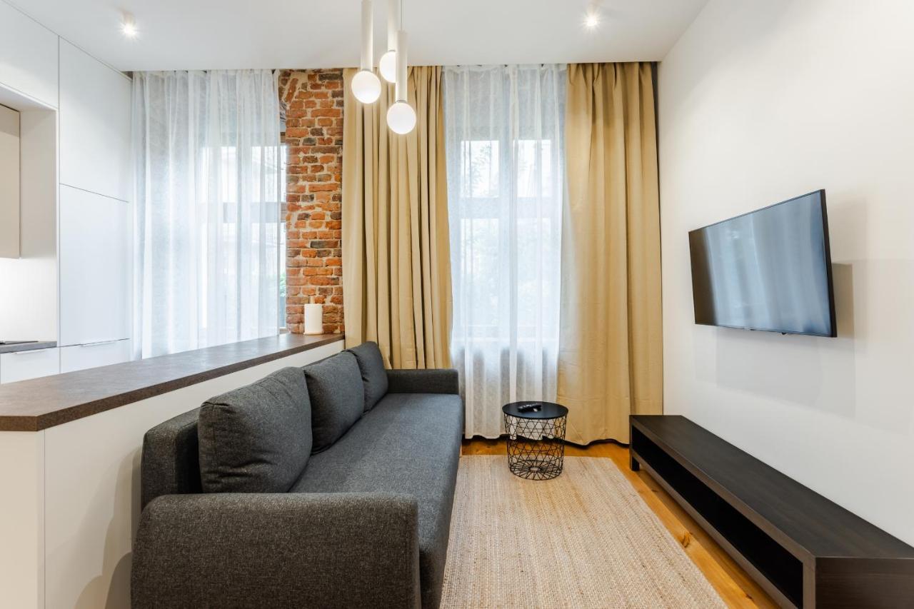 Two Bedroom Very Berry Apartment In Poznan With Desk By Noclegi Renters Exteriér fotografie