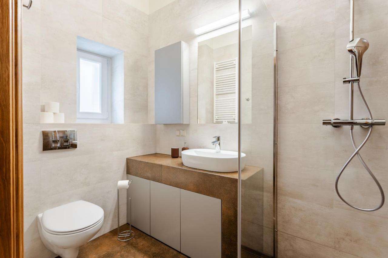 Two Bedroom Very Berry Apartment In Poznan With Desk By Noclegi Renters Exteriér fotografie