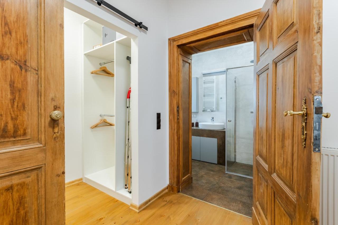 Two Bedroom Very Berry Apartment In Poznan With Desk By Noclegi Renters Exteriér fotografie