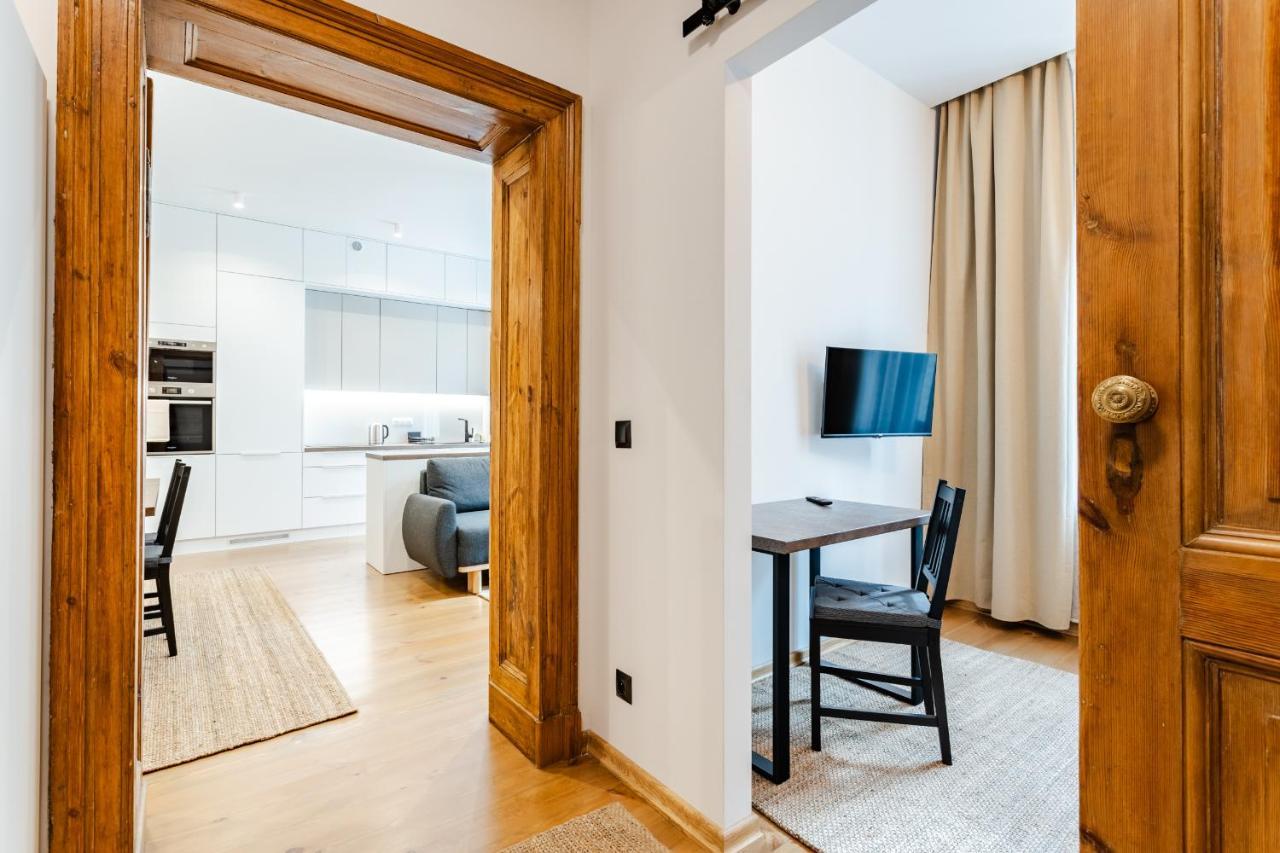 Two Bedroom Very Berry Apartment In Poznan With Desk By Noclegi Renters Exteriér fotografie